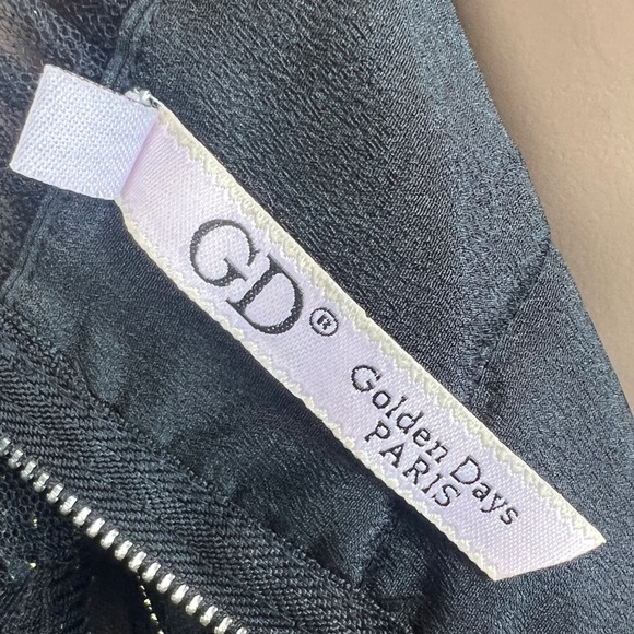 Mesh and Ready Cold Shoulder Top - Size M/L - Picture 9 of 9